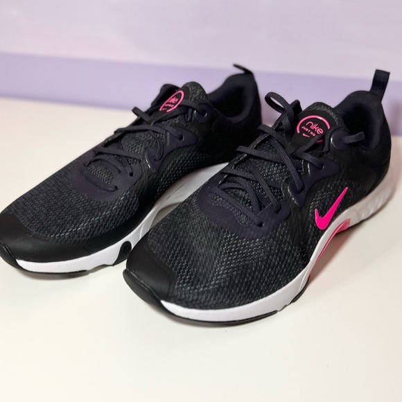 Nike woman’s running shoes size 8 black and hot pink - Picture 6 of 8